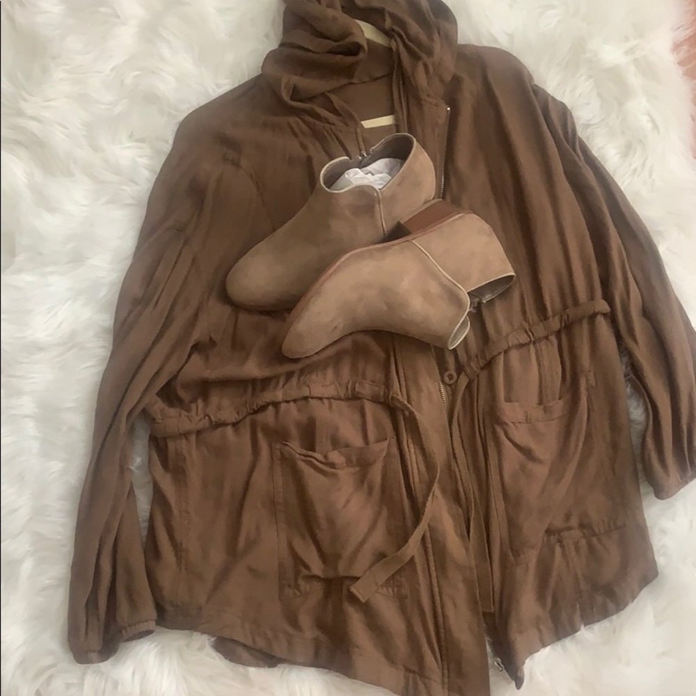 Comfy brown zip jacket size L and brown booties